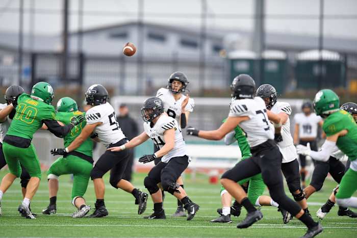 Tualatin.West-Linn.6A-football-semifinal.Leon-Neuschwander.95